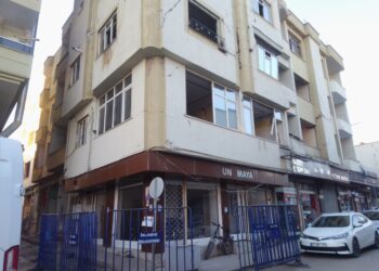 ŞEHRİN ORTASINDA TEHLİKEYE DAVETİYE ÇIKARTAN BİNALAR