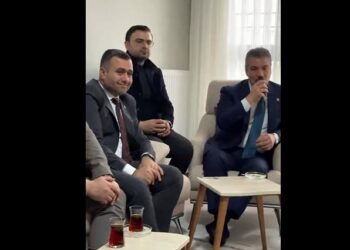 BAŞKAN ULUŞAN UMREDEN DÖNENLERİ ZİYARET ETTİ