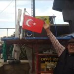 TÜRK BAYRAĞI NİHAYET YERİNE ASILDI