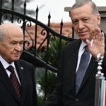 MHP LİDERİ BAHÇELİ’DEN ERDOĞAN’A 72 ADET GÜL VE TABLO