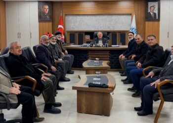 BAŞKAN YILDIRIR, KOCA ÇINARLARI MAKAMINDA AĞIRLADI