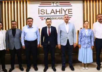 ABDULHAMİT GÜL’DEN KAYMAKAM OĞUZTÜRK’E ZİYARET