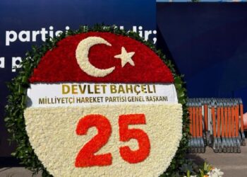 BAHÇELİ’DEN AK PARTİ’NİN KURULUŞ YIL DÖNÜMÜNE ÖZEL ÇELENK