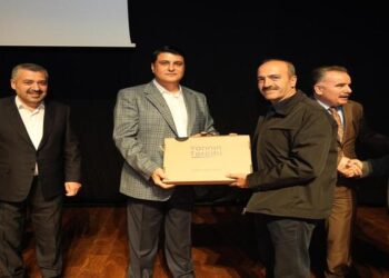 BAŞKAN YILMAZ’DAN 119 MUHTARA BİLGİSAYAR